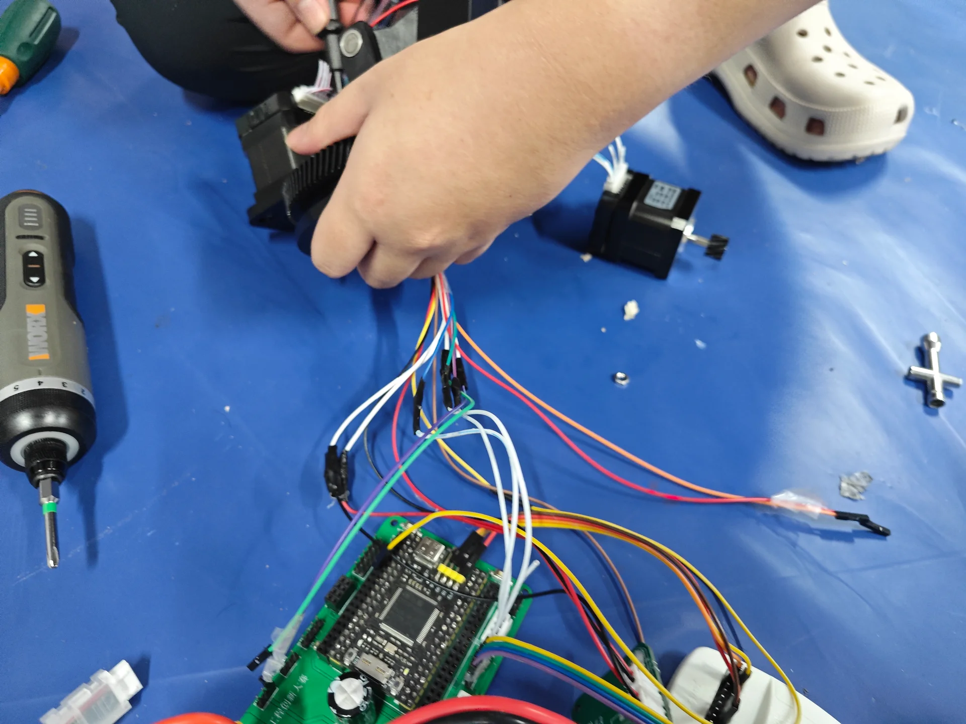 电路板电机连接