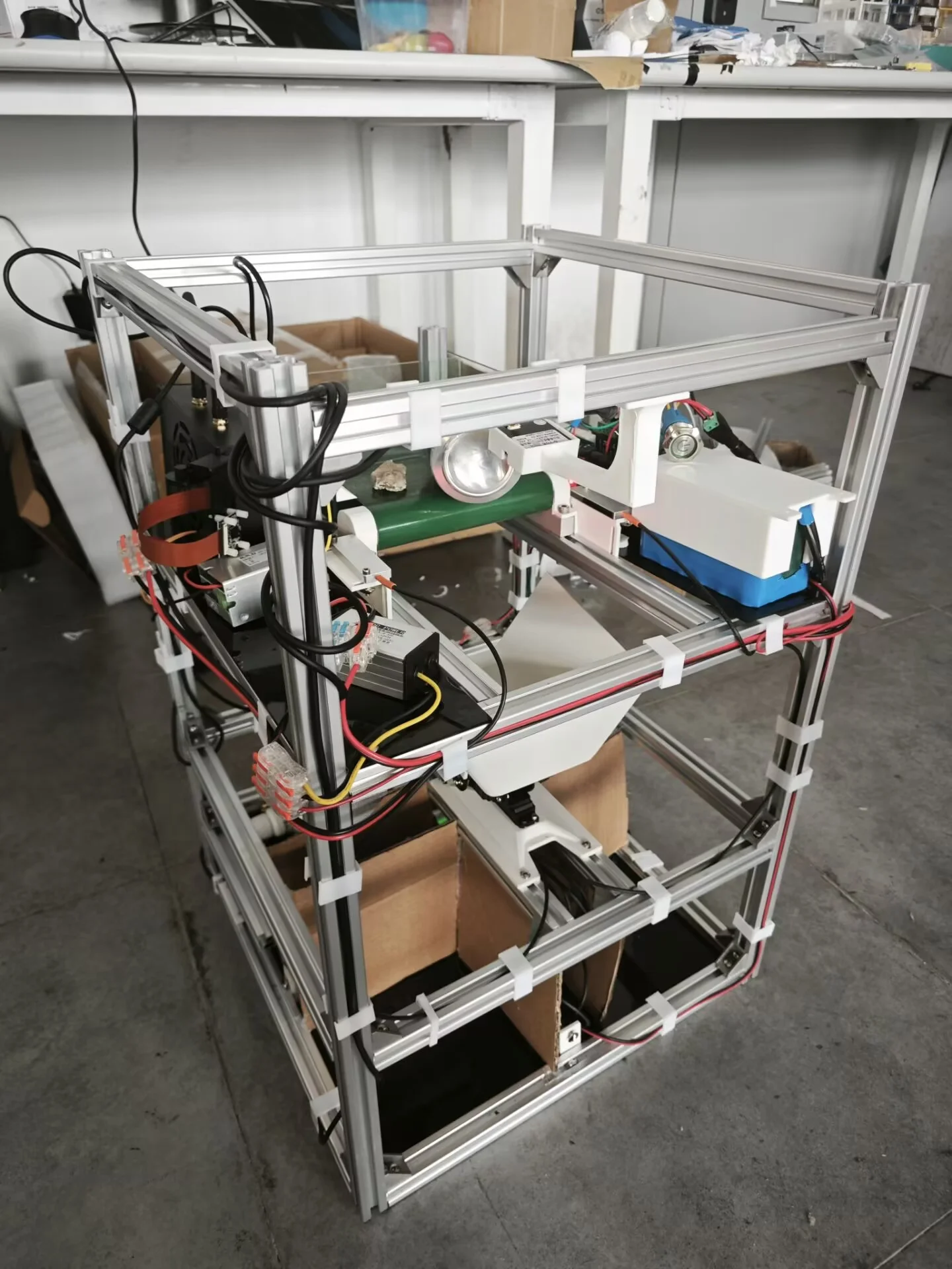 框架与传送带电源