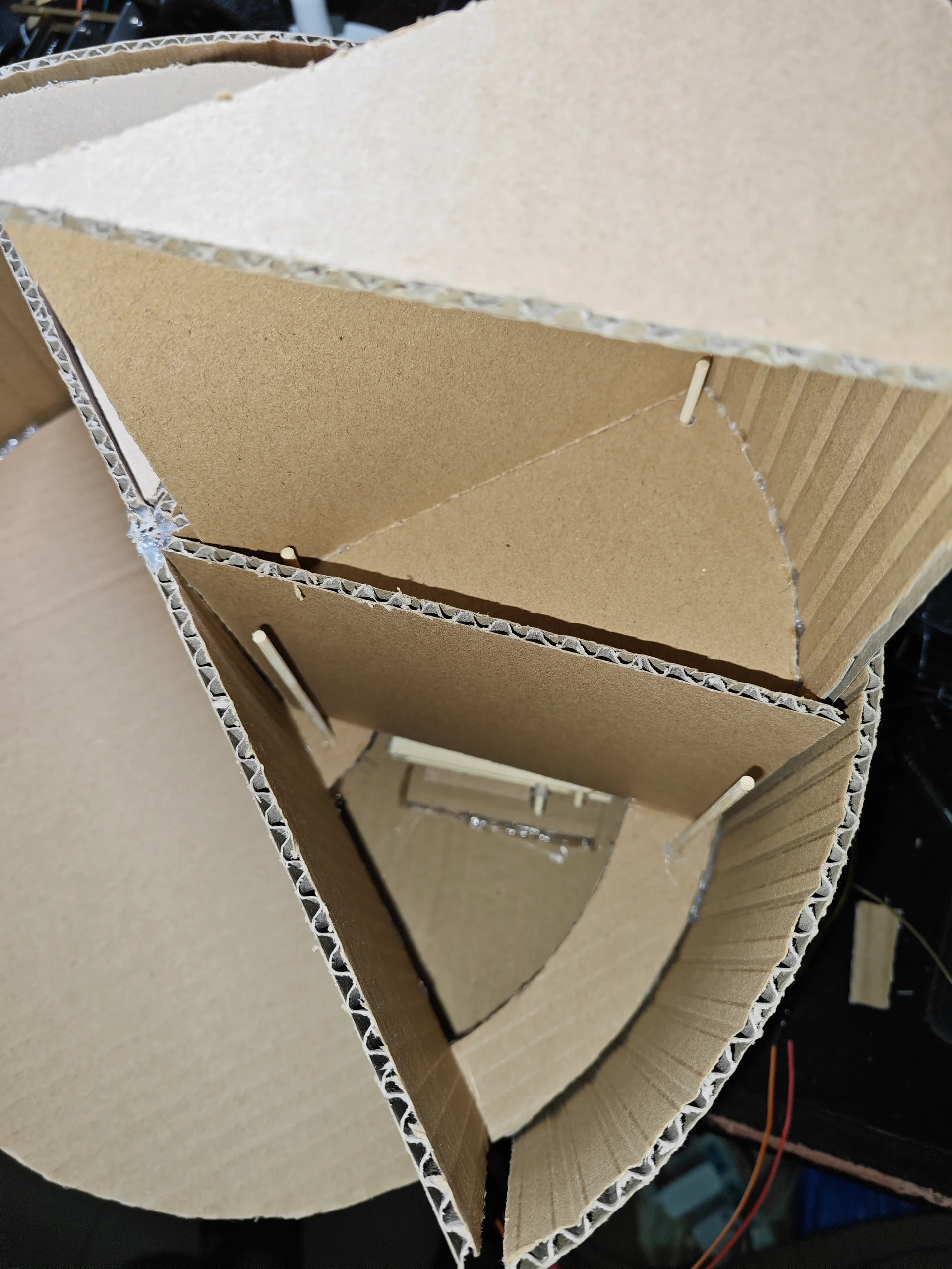 纸板制作的圆形分隔结构模型