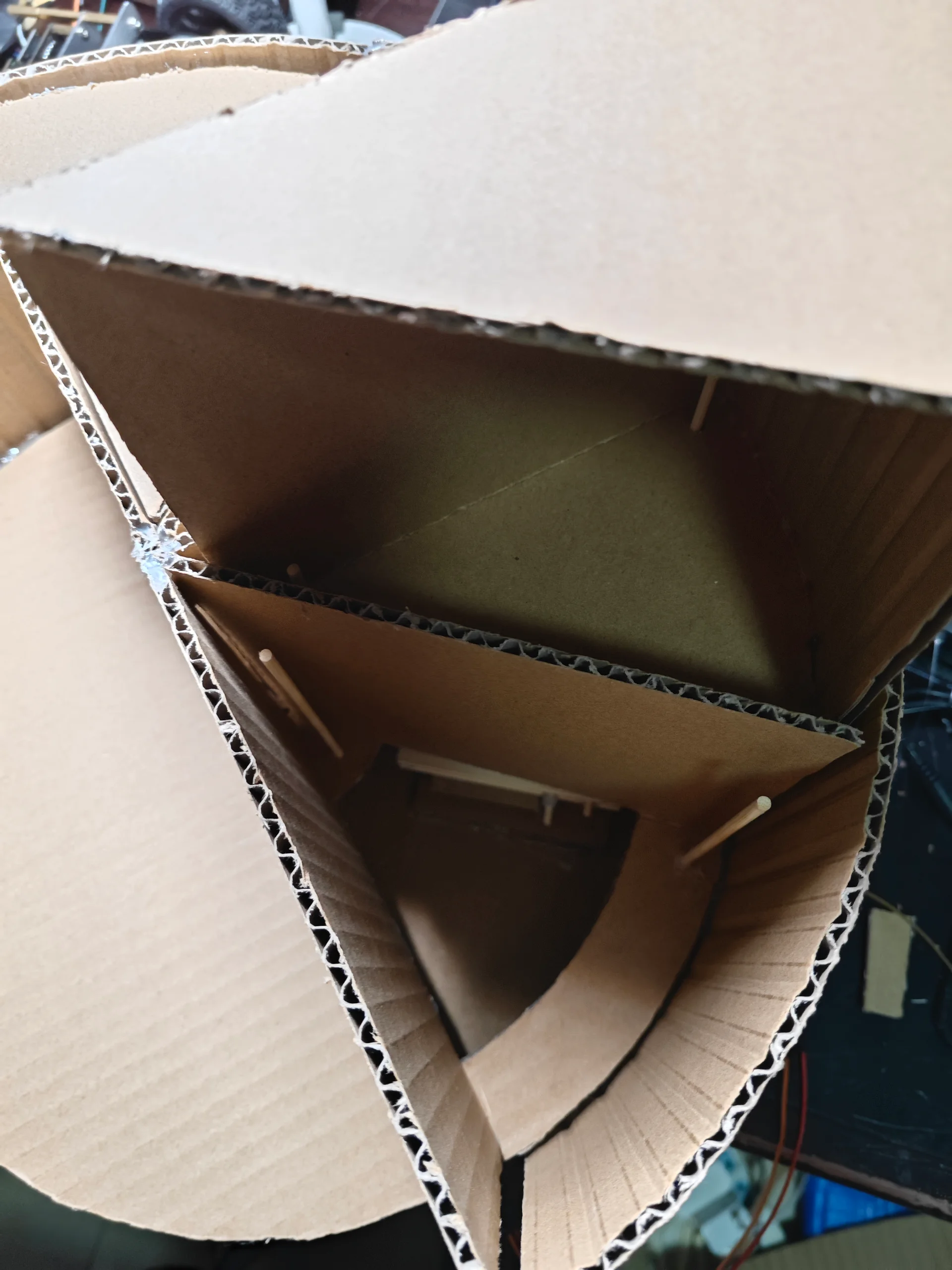 纸板制作的立体几何模型内部有支撑