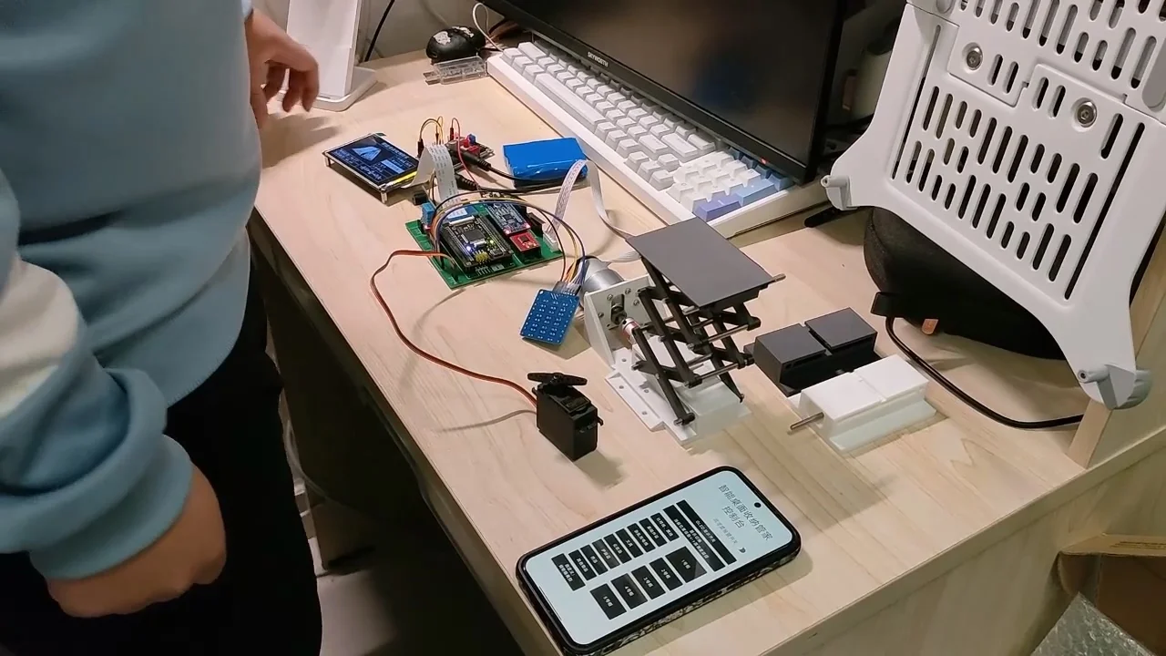 电子实验台升降机构与控制模块实物演示