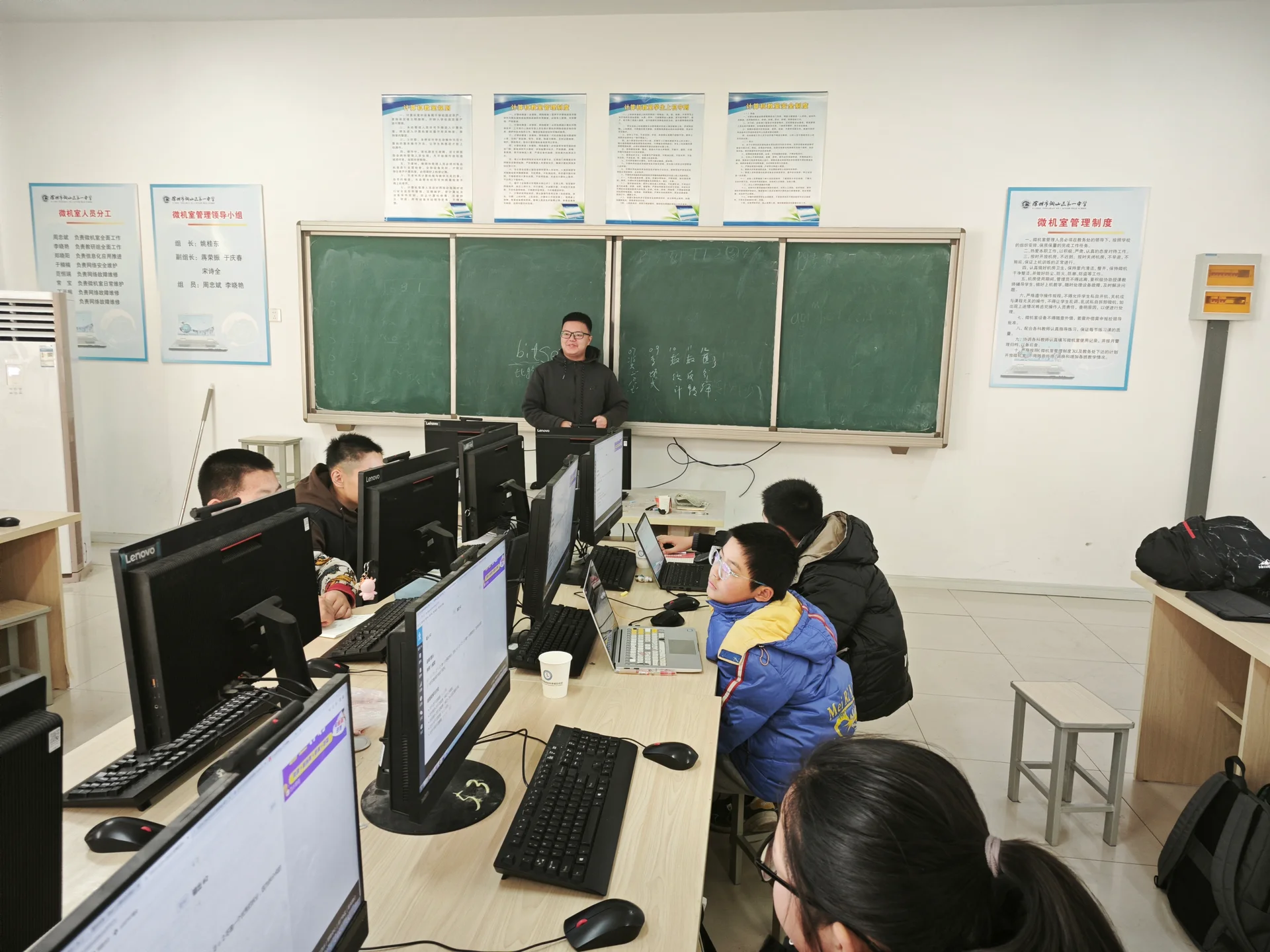 老师与学生课堂互动